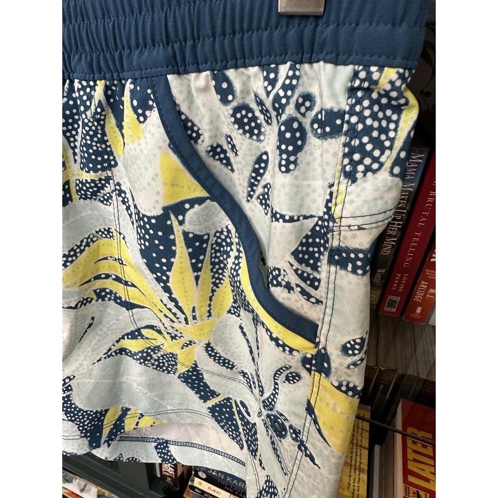 Women's Columbia PFG Tidal II 5" Inseam Small 3 Pockets Tropical Print Shorts - Picture 2 of 7